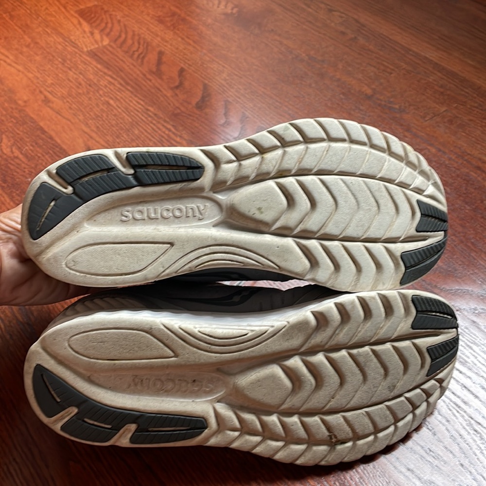 Saucony Sneakers Form Fit Size 10 NOT used for running but every day sneaker - Picture 6 of 6